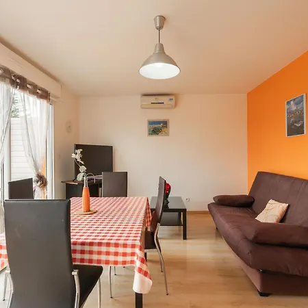 Saintes Apartment *